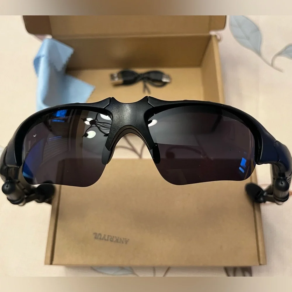 Wireless bluetooth speaker Sporty Black smart Sunglasses charger cord cloth new